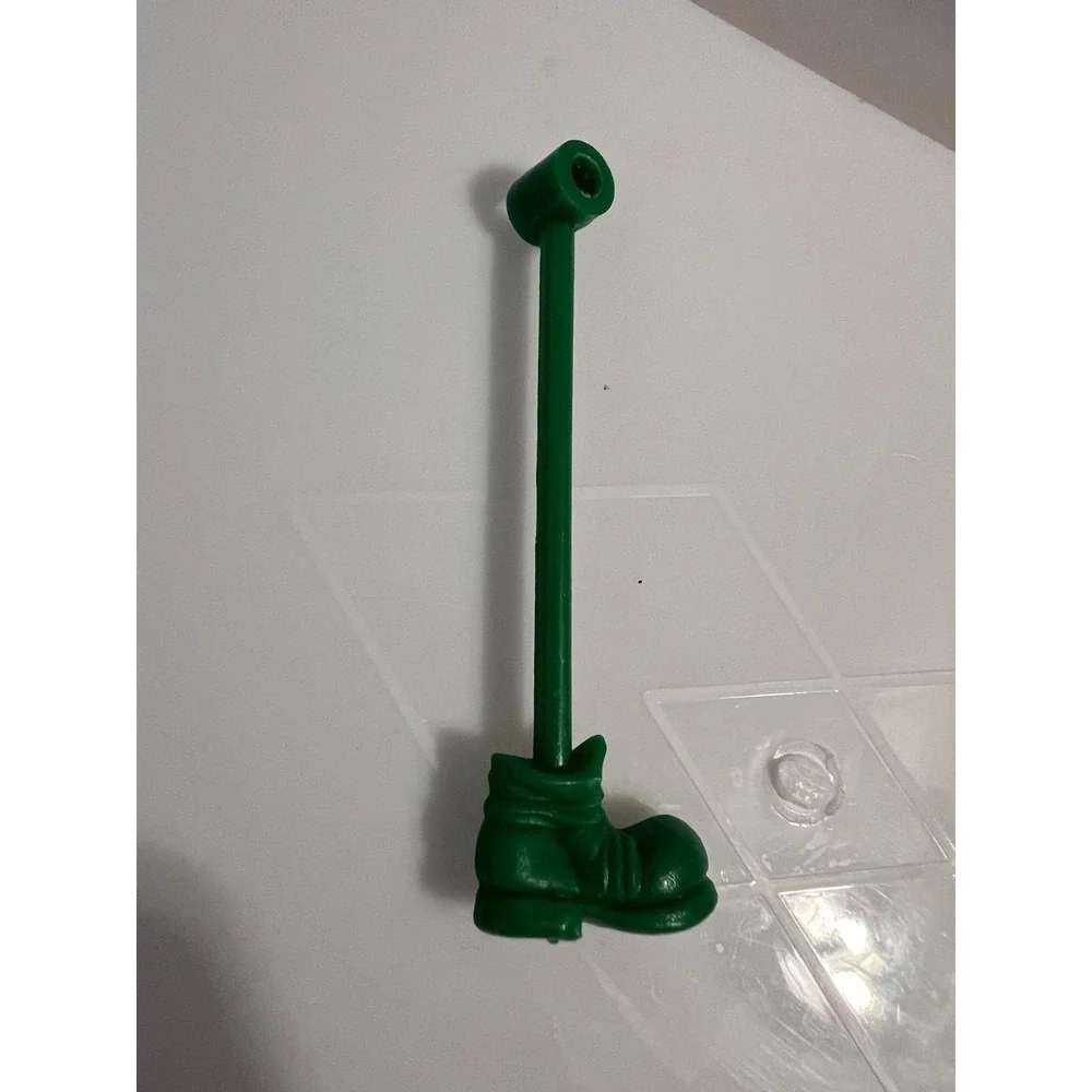 MILTON BRADLEY MOUSE TRAP Green Foot Kicker Replacement Pieces 1994